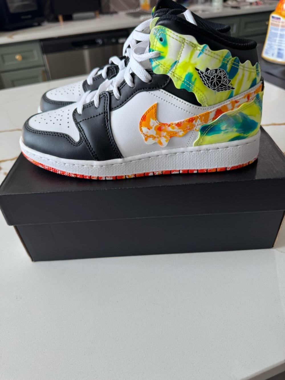 *RARE* Air Jordan 1 Mid - Size 6Y
